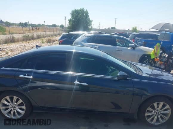 2012 Hyundai Sonata SE z VIN 5NPEC4AB9CH333664, wystawiony jako IAAI lot #42915240 z przebiegiem 130 250 mil mil oraz . Historia ofert i sprzedaży dostępna na DreamBid. Obrazek 14.