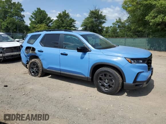 2025 Honda Pilot TrailSport with VIN 5FNYG1H60SB028186, listed as a Copart auction lot 67749635 with 11,752 mi miles and Salvage title. Bid and sale history available at DreamBid. Image 4.