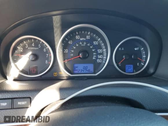 2010 Hyundai Veracruz GLS z VIN KM8NUDCC8AU128872, wystawiony jako Copart lot #88973775 z przebiegiem 234 746 mil mil oraz Czysty tytuł • Clean title. Historia ofert i sprzedaży dostępna na DreamBid. Obrazek 9.