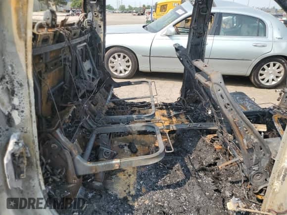 2020 GMC Sierra 1500 Denali z VIN 1GTU9FET2LZ186217, wystawiony jako Copart lot #59472725 z przebiegiem Nie podano mil oraz Szkoda całkowita • Salvage title. Historia ofert i sprzedaży dostępna na DreamBid. Obrazek 10.