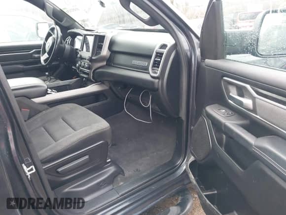 2020 Ram 1500 Big Horn z VIN 1C6RREFT1LN344785, wystawiony jako IAAI lot #41452131 z przebiegiem 137 885 mil mil oraz . Historia ofert i sprzedaży dostępna na DreamBid. Obrazek 5.