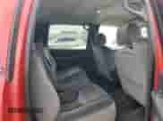 2005 GMC Sierra 1500 SLT z VIN 2GTEC13T351177047, wystawiony jako Copart lot #53577335 z przebiegiem 77 932 mil mil oraz Szkoda całkowita • Salvage title. Historia ofert i sprzedaży dostępna na DreamBid. Obrazek 10.