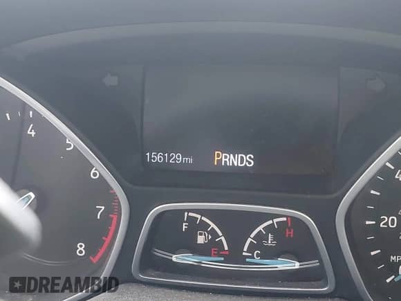 2015 Ford Focus SE z VIN 1FADP3K29FL304891, wystawiony jako IAAI lot #43292974 z przebiegiem 156 129 mil mil oraz . Historia ofert i sprzedaży dostępna na DreamBid. Obrazek 7.