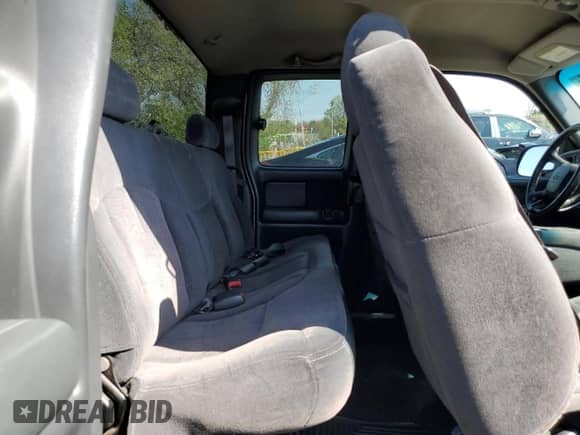 2001 Chevrolet Silverado 2500 с VIN 1GCGK29U51Z185752, выставлен на аукционе Copart как лот 51232125 с пробегом 205 401 миль миль и Списание • Salvage title. История ставок и продаж доступна на DreamBid. Изображение 10.