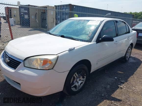 2008 Chevrolet Malibu Classic LS 1FL с VIN 1G1ZS58F28F111206, выставлен на аукционе IAAI как лот 43027362 с пробегом 197 480 миль миль и . История ставок и продаж доступна на DreamBid. Изображение 2.