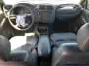 1999 Chevrolet Blazer LT z VIN 1GNDT13W4X2248675, wystawiony jako Copart lot #59103635 z przebiegiem 105 827 mil mil oraz Szkoda całkowita • Salvage title. Historia ofert i sprzedaży dostępna na DreamBid. Obrazek 8.