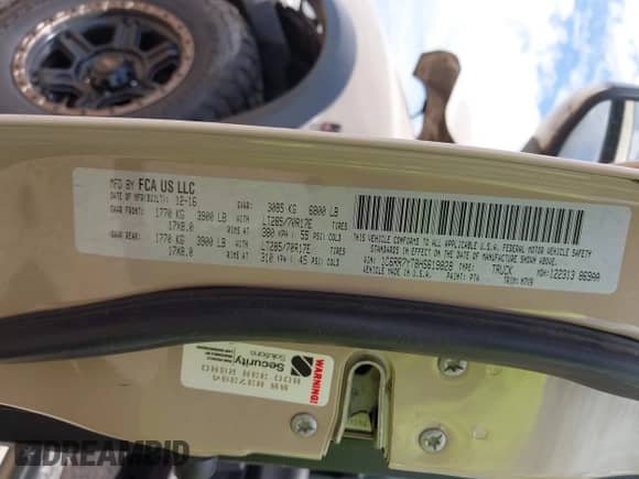 2017 Ram 1500 Rebel z VIN 1C6RR7YT8HS619828, wystawiony jako IAAI lot #42873979 z przebiegiem 136 471 mil mil oraz . Historia ofert i sprzedaży dostępna na DreamBid. Obrazek 9.