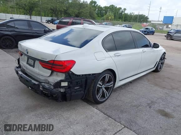 2019 BMW 7 Series 750i с VIN WBA7F0C5XKGM24636, выставлен на аукционе IAAI как лот 42507037 с пробегом 83 157 миль миль и . История ставок и продаж доступна на DreamBid. Изображение 4.