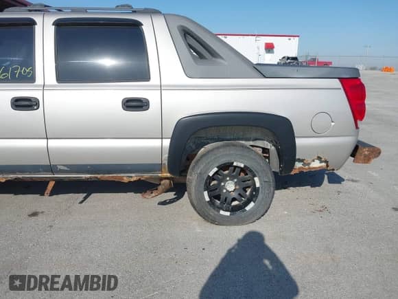 2005 Chevrolet Avalanche LS с VIN 3GNEC12Z25G220698, выставлен на аукционе IAAI как лот 41961705 с пробегом 167 644 миль миль и . История ставок и продаж доступна на DreamBid. Изображение 6.