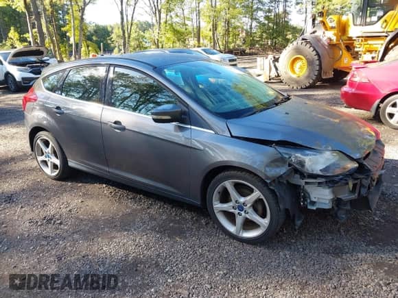 2012 Ford Focus Titanium с VIN 1FAHP3N22CL213454, выставлен на аукционе IAAI как лот 43452421 с пробегом 148 662 миль миль и . История ставок и продаж доступна на DreamBid. Изображение 1.
