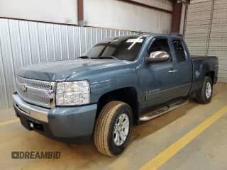 2011 Chevrolet Silverado 1500 LS z VIN 1GCRKREA9BZ413752, wystawiony jako Copart lot #80148695 z przebiegiem 90 705 mil mil oraz Szkoda całkowita • Salvage title. Historia ofert i sprzedaży dostępna na DreamBid. Obrazek 1.