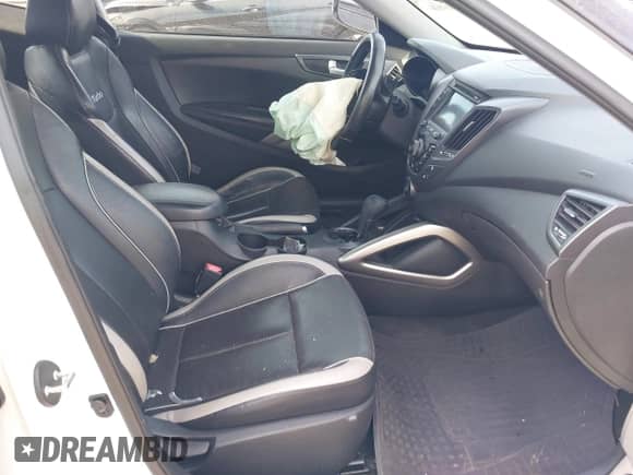 2013 Hyundai Veloster Turbo с VIN KMHTC6AE6DU097460, выставлен на аукционе IAAI как лот 42099379 с пробегом 82 240 миль миль и . История ставок и продаж доступна на DreamBid. Изображение 5.