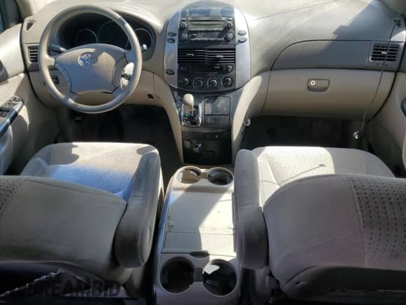 2010 Toyota Sienna CE z VIN 5TDKK4CC7AS320821, wystawiony jako Copart lot #71125375 z przebiegiem 173 465 mil mil oraz Szkoda całkowita • Salvage title. Historia ofert i sprzedaży dostępna na DreamBid. Obrazek 8.