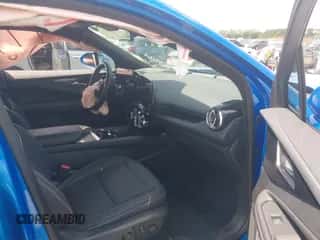 2024 Chevrolet Blazer EV eAWD LT z VIN 3GNKDBRJ4RS245031, wystawiony jako IAAI lot #42071256 z przebiegiem 11 133 mil mil oraz . Historia ofert i sprzedaży dostępna na DreamBid. Obrazek 5.