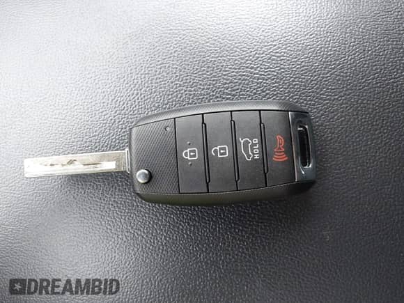 2020 Kia Sorento LX with VIN 5XYPG4A36LG644112, listed as a IAAI auction lot 42115141 with 101,170 mi miles and . Bid and sale history available at DreamBid. Image 11.