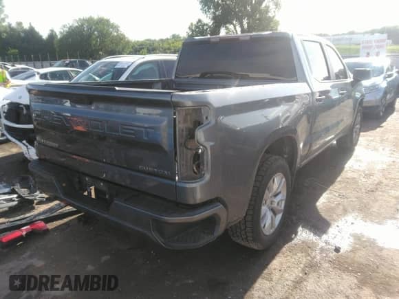 2020 Chevrolet Silverado 1500 Custom z VIN 3GCPWBEK2LG368666, wystawiony jako IAAI lot #42654724 z przebiegiem 118 852 mil mil oraz . Historia ofert i sprzedaży dostępna na DreamBid. Obrazek 4.