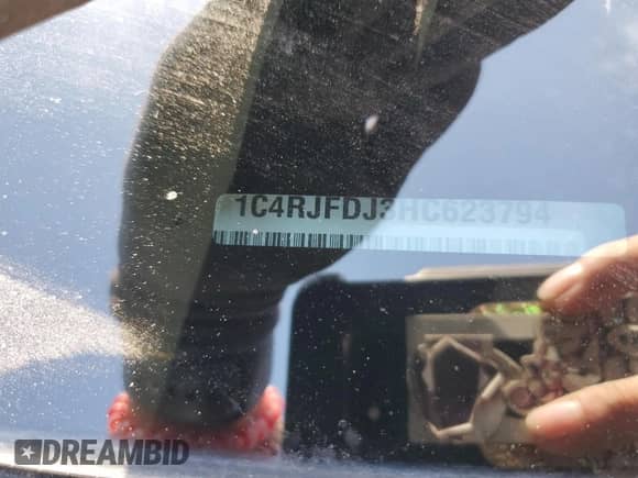 2017 Jeep Grand Cherokee SRT с VIN 1C4RJFDJ3HC623794, выставлен на аукционе Copart как лот 71249865 с пробегом Не указан миль и Списание • Salvage title. История ставок и продаж доступна на DreamBid. Изображение 13.