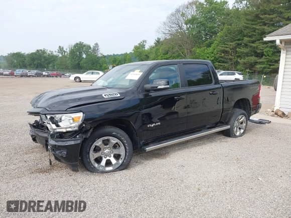 2022 Ram 1500 Big Horn z VIN 1C6RRFFG9NN400564, wystawiony jako IAAI lot #42364826 z przebiegiem 18 618 mil mil oraz . Historia ofert i sprzedaży dostępna na DreamBid. Obrazek 2.