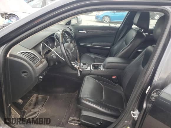 2018 Chrysler 300 Limited z VIN 2C3CCAKG9JH300416, wystawiony jako Copart lot #86305815 z przebiegiem 166 202 mil mil oraz Szkoda całkowita • Salvage title. Historia ofert i sprzedaży dostępna na DreamBid. Obrazek 7.