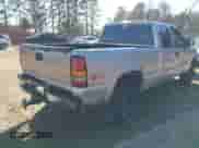 2005 GMC Sierra 1500 SLE z VIN 2GTEK19B051338259, wystawiony jako IAAI lot #41289552 z przebiegiem 208 575 mil mil oraz . Historia ofert i sprzedaży dostępna na DreamBid. Obrazek 4.