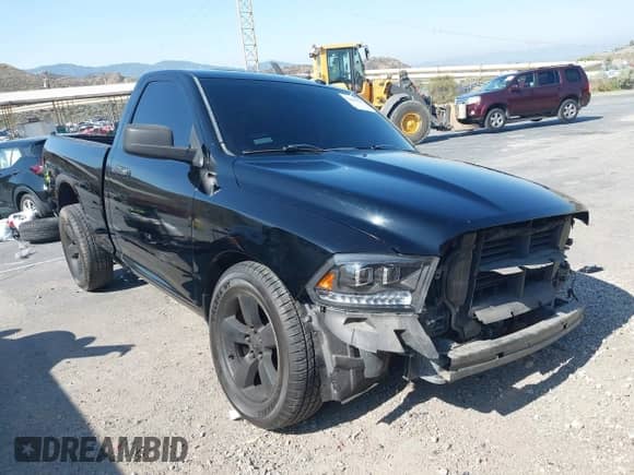 2014 Ram 1500 Express z VIN 3C6JR6AT5EG305140, wystawiony jako IAAI lot #42444478 z przebiegiem 140 072 mil mil oraz . Historia ofert i sprzedaży dostępna na DreamBid. Obrazek 1.