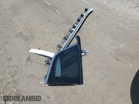 2023 Jeep Grand Cherokee Overland z VIN 1C4RJHDG2PC579835, wystawiony jako Copart lot #57236365 z przebiegiem 7 153 mil mil oraz Szkoda całkowita • Salvage title. Historia ofert i sprzedaży dostępna na DreamBid. Obrazek 13.