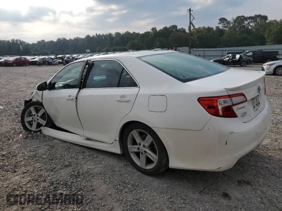 2012 Toyota Camry L z VIN 4T1BF1FKXCU530877, wystawiony jako Copart lot #69684795 z przebiegiem 151 174 mil mil oraz Szkoda całkowita • Salvage title. Historia ofert i sprzedaży dostępna na DreamBid. Obrazek 2.