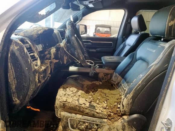 2024 Ram 1500 Laramie z VIN 1C6SRFJT0RN149378, wystawiony jako Copart lot #71097975 z przebiegiem Nie podano mil oraz Szkoda całkowita • Salvage title. Historia ofert i sprzedaży dostępna na DreamBid. Obrazek 7.