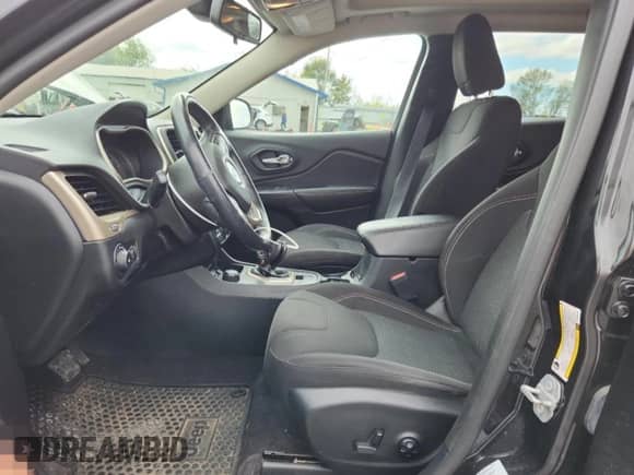 2016 Jeep Cherokee Latitude с VIN 1C4PJMCB5GW289447, выставлен на аукционе Copart как лот 85540945 с пробегом 192 879 миль миль и Списание • Salvage title. История ставок и продаж доступна на DreamBid. Изображение 7.