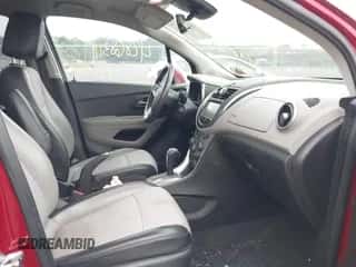 2015 Chevrolet Trax LT z VIN KL7CJRSB0FB254251, wystawiony jako IAAI lot #42868311 z przebiegiem 111 713 mil mil oraz . Historia ofert i sprzedaży dostępna na DreamBid. Obrazek 5.