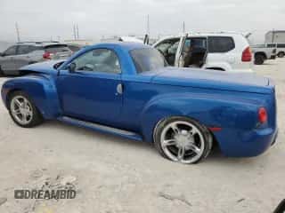 2006 Chevrolet SSR LS z VIN 1GCES14H06B122148, wystawiony jako Copart lot #86267524 z przebiegiem 58 854 mil mil oraz Szkoda całkowita • Salvage title. Historia ofert i sprzedaży dostępna na DreamBid. Obrazek 2.