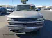 2001 Chevrolet Silverado 1500 LS z VIN 1GCEK19T81E123004, wystawiony jako Copart lot #90468215 z przebiegiem Nie podano mil oraz Czysty tytuł • Clean title. Historia ofert i sprzedaży dostępna na DreamBid. Obrazek 5.