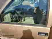 1999 Chevrolet Suburban z VIN 1GNGK26J3XJ386171, wystawiony jako Copart lot #43266315 z przebiegiem 315 589 mil mil oraz Szkoda całkowita • Salvage title. Historia ofert i sprzedaży dostępna na DreamBid. Obrazek 7.