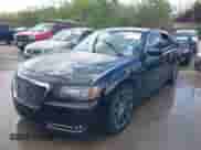2013 Chrysler 300 S с VIN 2C3CCABT4DH727357, выставлен на аукционе IAAI как лот 41910120 с пробегом 232 421 миль миль и . История ставок и продаж доступна на DreamBid. Изображение 6.