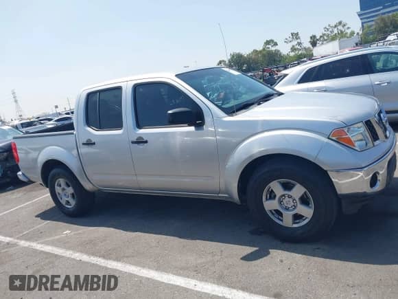 2008 Nissan Frontier SE z VIN 1N6AD07U98C446026, wystawiony jako IAAI lot #42674312 z przebiegiem 228 909 mil mil oraz . Historia ofert i sprzedaży dostępna na DreamBid. Obrazek 13.