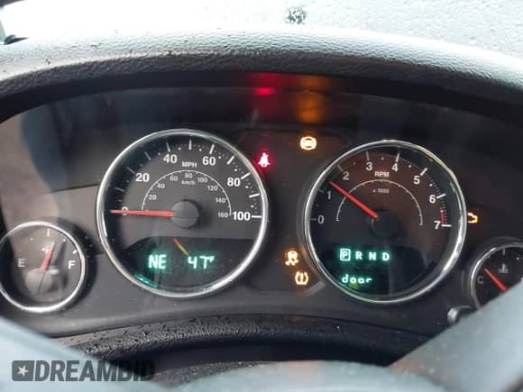 2014 Jeep Wrangler Sport z VIN 1C4AJWAG1EL327481, wystawiony jako IAAI lot #43527216 z przebiegiem 162 278 mil mil oraz . Historia ofert i sprzedaży dostępna na DreamBid. Obrazek 7.