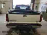 2002 GMC Sierra 1500 z VIN 1GTEC14W22Z149901, wystawiony jako Copart lot #60996325 z przebiegiem 243 259 mil mil oraz Czysty tytuł • Clean title. Historia ofert i sprzedaży dostępna na DreamBid. Obrazek 6.