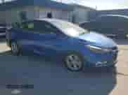 2016 Chevrolet Cruze LT z VIN 1G1BD5SM8G730533, wystawiony jako Copart lot #67891945 z przebiegiem 233 517 mil mil oraz Czysty tytuł • Clean title. Historia ofert i sprzedaży dostępna na DreamBid. Obrazek 4.