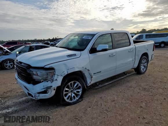 2024 Ram 1500 Laramie z VIN 1C6RREJTXRN122648, wystawiony jako Copart lot #62589215 z przebiegiem 12 096 mil mil oraz Szkoda całkowita • Salvage title. Historia ofert i sprzedaży dostępna na DreamBid. Obrazek 1.