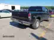 2000 Chevrolet Silverado 1500 LS z VIN 2GCEC19TXY1227986, wystawiony jako IAAI lot #43159851 z przebiegiem 300 863 mil mil oraz . Historia ofert i sprzedaży dostępna na DreamBid. Obrazek 4.