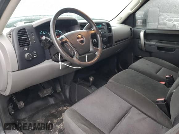 2011 GMC Sierra 1500 SL z VIN 1GTR2UEA4BZ370165, wystawiony jako Copart lot #52070615 z przebiegiem 192 528 mil mil oraz Szkoda całkowita • Salvage title. Historia ofert i sprzedaży dostępna na DreamBid. Obrazek 8.