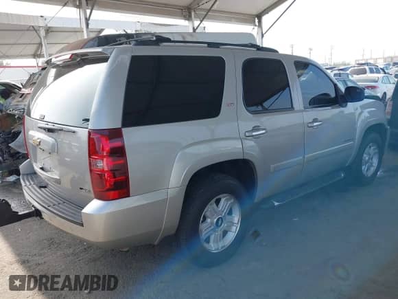 2007 Chevrolet Tahoe LTZ with VIN 1GNFC13077R421391, listed as a IAAI auction lot 39586272 with 235,485 mi miles and . Bid and sale history available at DreamBid. Image 4.