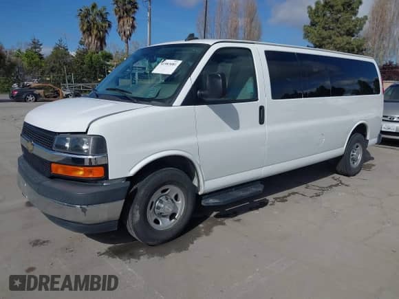 2017 Chevrolet Express Passenger LT с VIN 1GAZGPFF0H1281755, выставлен на аукционе IAAI как лот 41983081 с пробегом 63 194 миль миль и . История ставок и продаж доступна на DreamBid. Изображение 2.