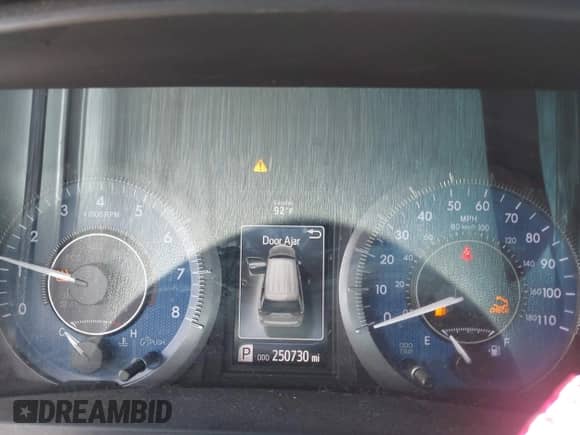 2015 Toyota Sienna XLE with VIN 5TDYK3DC3FS537633, listed as a IAAI auction lot 42534653 with 250,730 mi miles and . Bid and sale history available at DreamBid. Image 7.