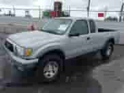 2004 Toyota Tacoma PreRunner z VIN 5TESM92N54Z442465, wystawiony jako IAAI lot #41448194 z przebiegiem 135 295 mil mil oraz . Historia ofert i sprzedaży dostępna na DreamBid. Obrazek 2.