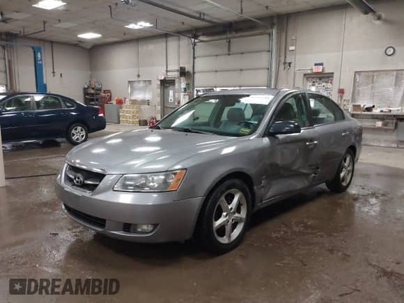 2008 Hyundai Sonata SE с VIN 5NPEU46C08H359477, выставлен на аукционе IAAI как лот 42315208 с пробегом 166 864 миль миль и . История ставок и продаж доступна на DreamBid. Изображение 17.