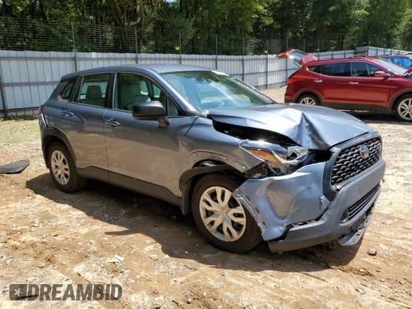 2022 Toyota Corolla Cross L with VIN 7MUAAAAG5NV025036, listed as a Copart auction lot 65679085 with 45,615 mi miles and Salvage title. Bid and sale history available at DreamBid. Image 4.