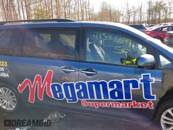 2017 Toyota Sienna XLE Auto Access Seat z VIN 5TDYZ3DCXHS792973, wystawiony jako IAAI lot #41586449 z przebiegiem 113 125 mil mil oraz . Historia ofert i sprzedaży dostępna na DreamBid. Obrazek 14.