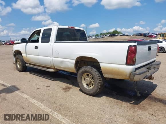 2004 Chevrolet Silverado 2500HD LS with VIN 1GCHK29234E314019, listed as a IAAI auction lot 42984554 with 317,946 mi miles and . Bid and sale history available at DreamBid. Image 3.
