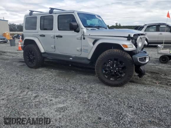 2022 Jeep Wrangler Unlimited Sahara with VIN 1C4JJXP69NW279828, listed as a Copart auction lot 84058525 with 8,315 mi miles and Salvage title. Bid and sale history available at DreamBid. Image 4.